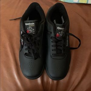 Reebok classic black sneakers size 7W